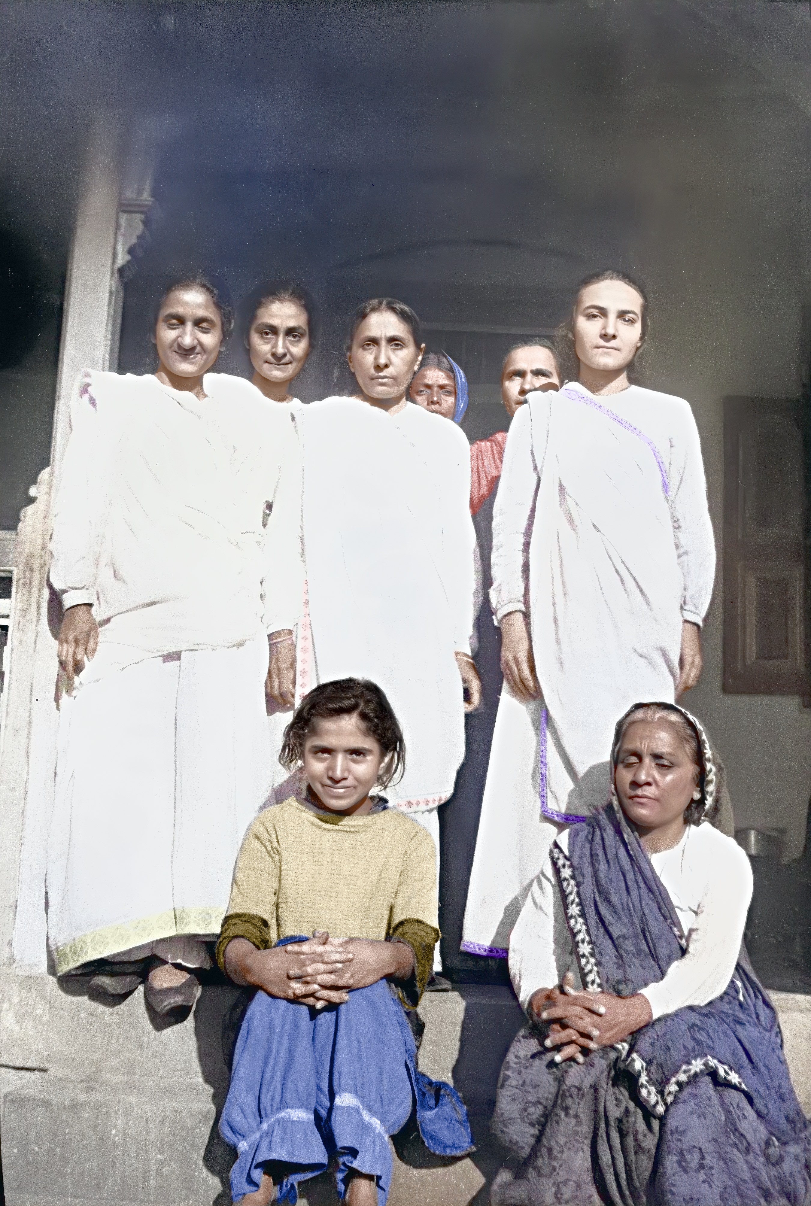 Nasik, 1935; seated: Mani, Soonamasi Small Khorshed, Freiny, Gulmai, Walu, Naja, Mehera