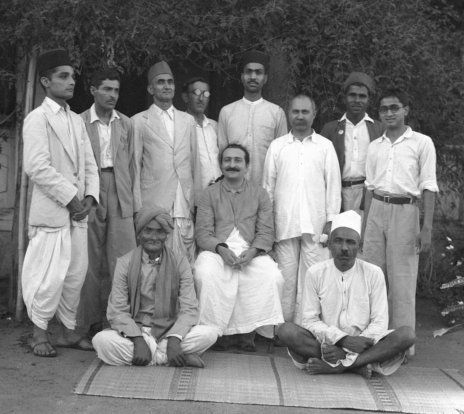 Mysore, 1936 Vishnu, Jalbhai, Kalemama, Chanji, Chhagan, Gustadji, Tukaram (the driver), Murli Kale seated: Bhausaheb Mehendarge, Baba, Jamadar (night watchman)