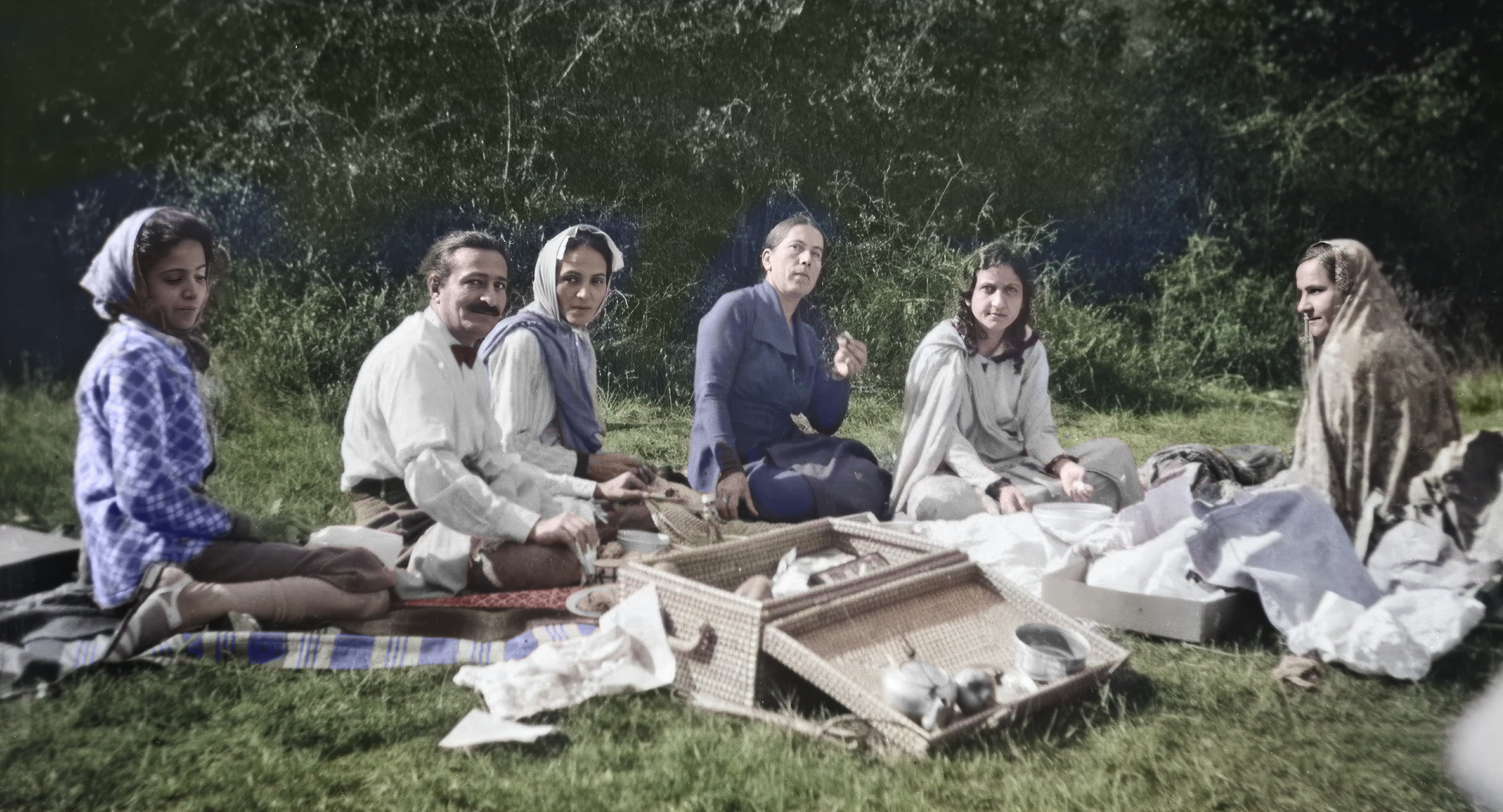 picnicking en route to Paris, September 1937 Mani, Baba, Mehera, Kitty, Khorshed, Naja