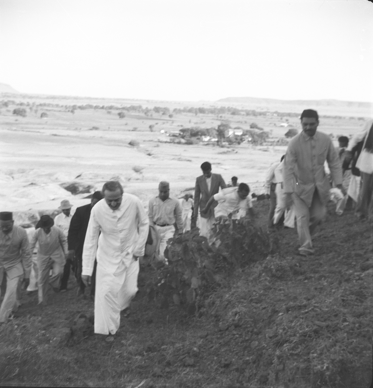 은둔 언덕 오르기, 1955년
