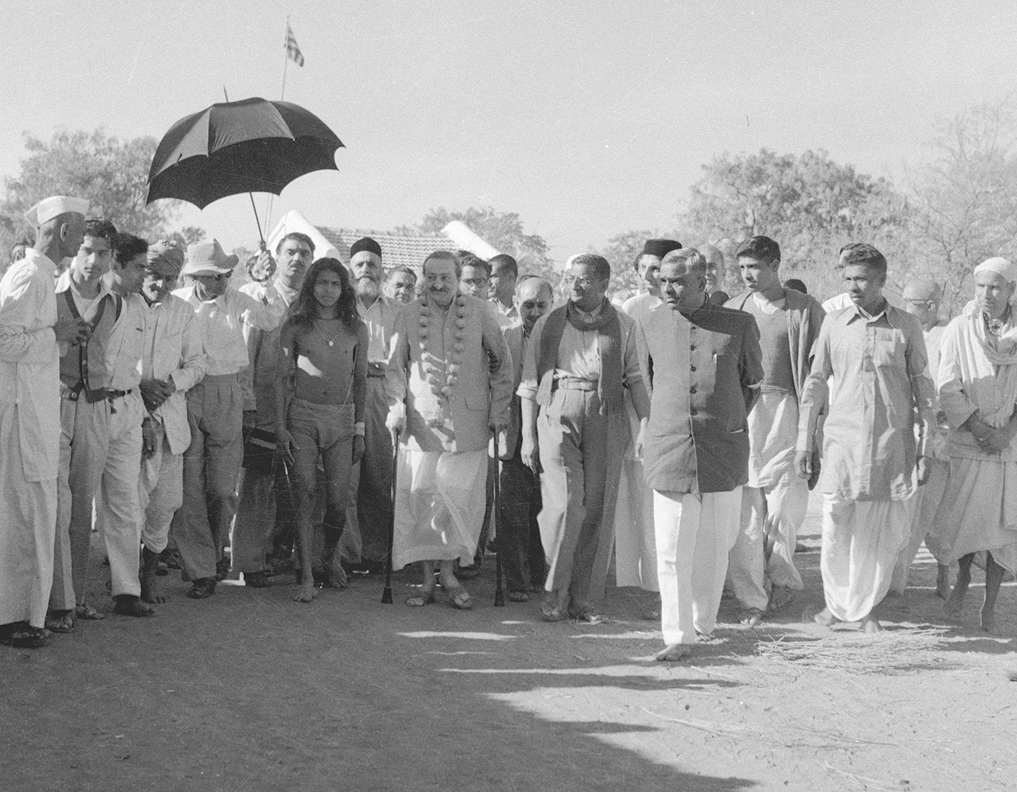 lower Meherabad, February 1958 Yeshwant Rao, Kumar, Eruch, Balak Bhagwan, Baidul, Baba, Kaka, Dhake, Elcha, Gadekar