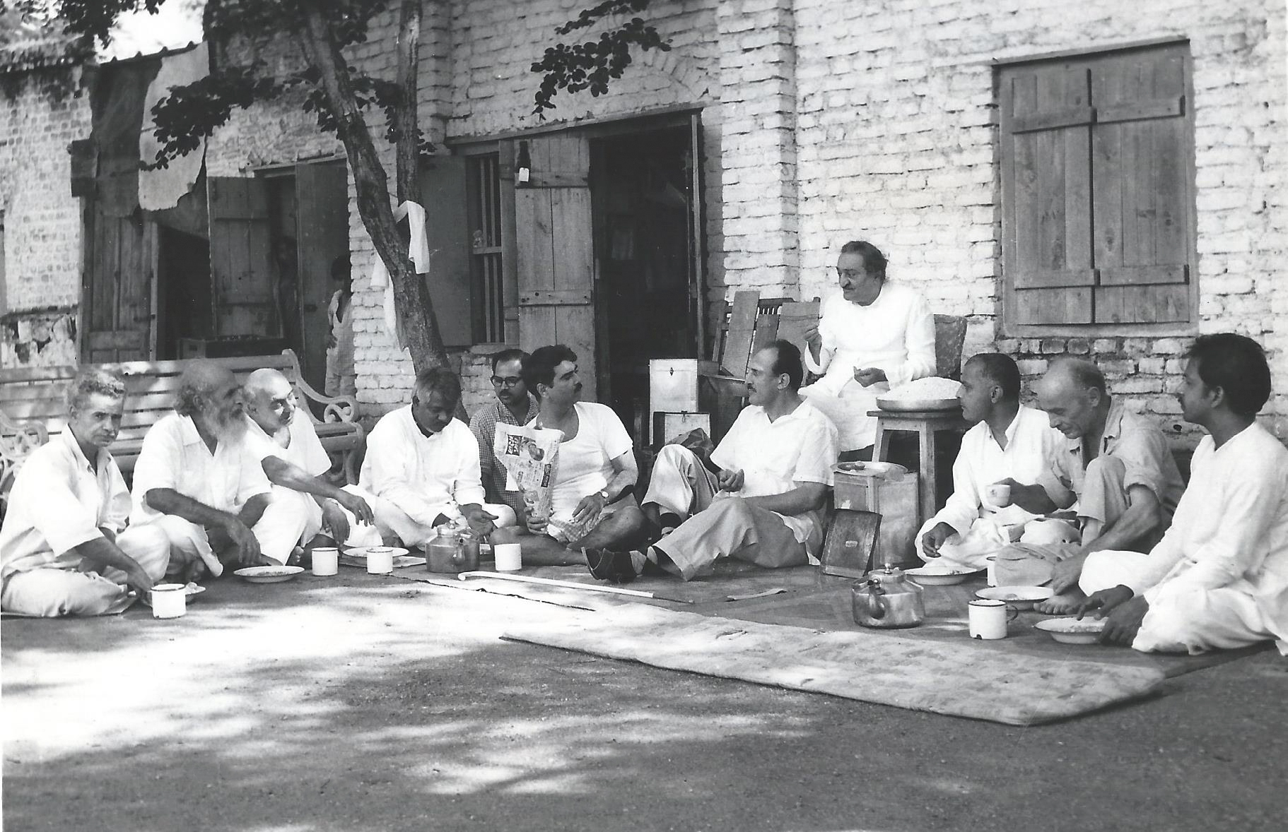 Meherazad, October 1959 Aloba, Baidul, Pendu, Pukar, Bhau, Eruch, Harry Kenmore, Baba, Vishnu, Francis, Meherdas