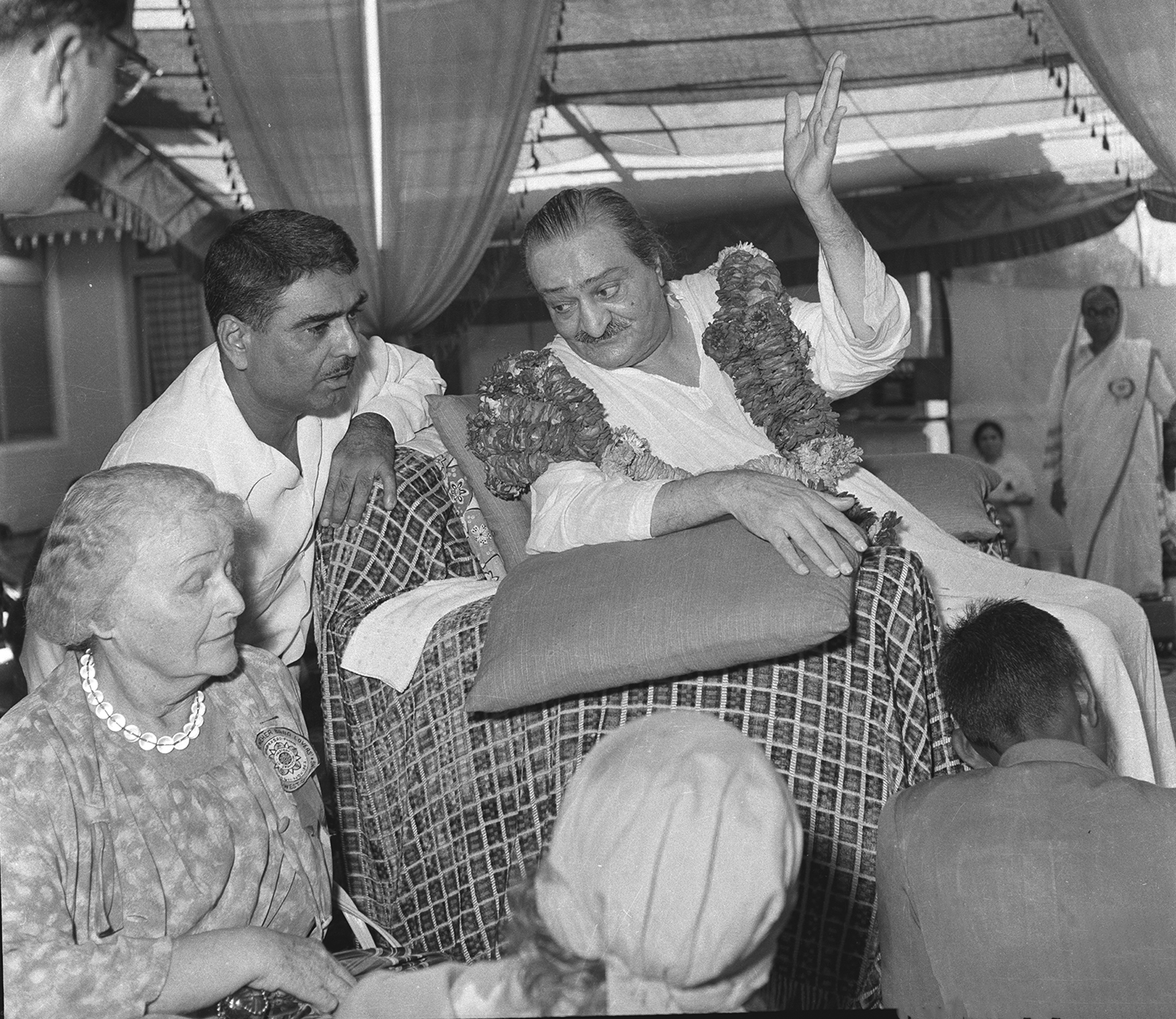 엘리자베스 패터슨, 에루치; 동서 모임, 1962년 11월